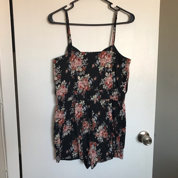 Lucca Couture Short Floral Romper - Size M - Picture 5 of 11